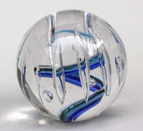 Click to view detail for DB-875 Glass Paperweight-Blue Bubble Globe $125
